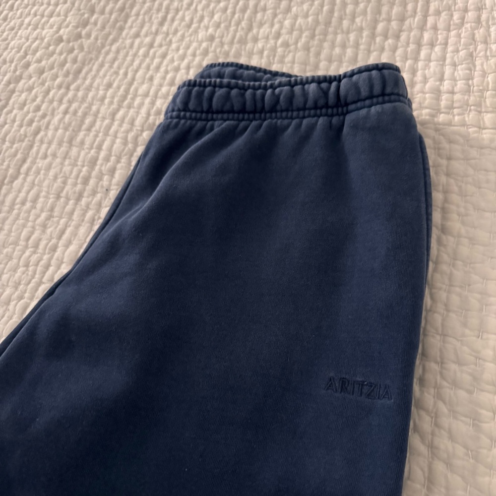 aritzia cozy sweatfleece mega straight sweatpants - Picture 3 of 3